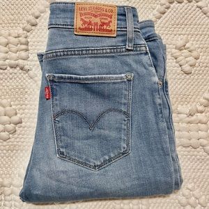 Levi’s 725 High Rise Bootcut Jeans